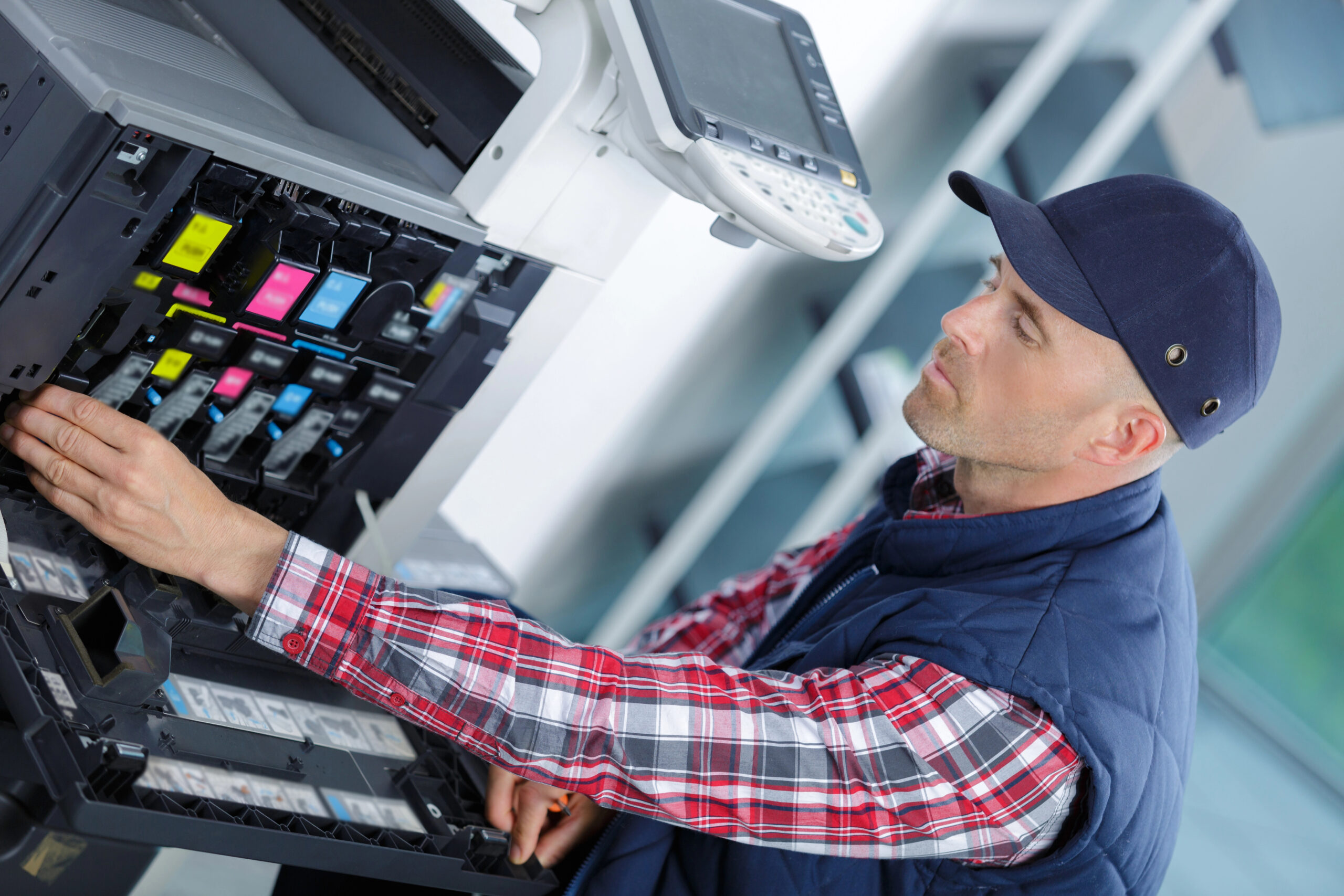 Reparación de equipos en laboratorio propio en Adecom Informatica